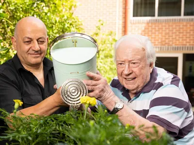 ESTIA-200227-Epping-0L1A4110-HERO-long-term-care_1440x600-WEB.jpg