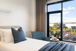 Estia Health Robina_29-04-25_IMG_2016-2-DeluxeRoom-800x534.jpg